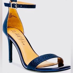 NWT) Wild Pair size 6.5